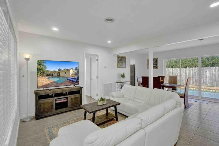 Beautiful 4 Bedrooms/Pool/Walk To Beach 데어필드 비치 외부 사진